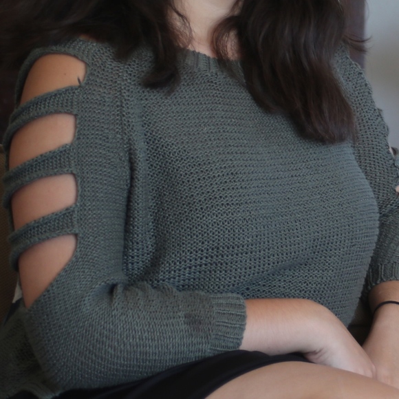Green Distressed sweater - Picture 5 of 5